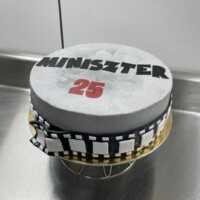 Egyedi torták miniszter
